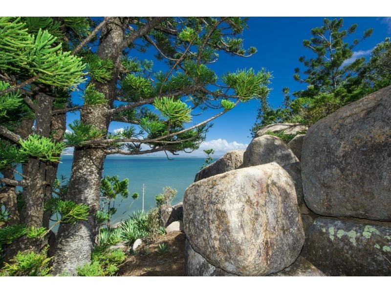 L10 Nobby Headland Picnic Street, Picnic Bay, Magnetic Island QLD 4819