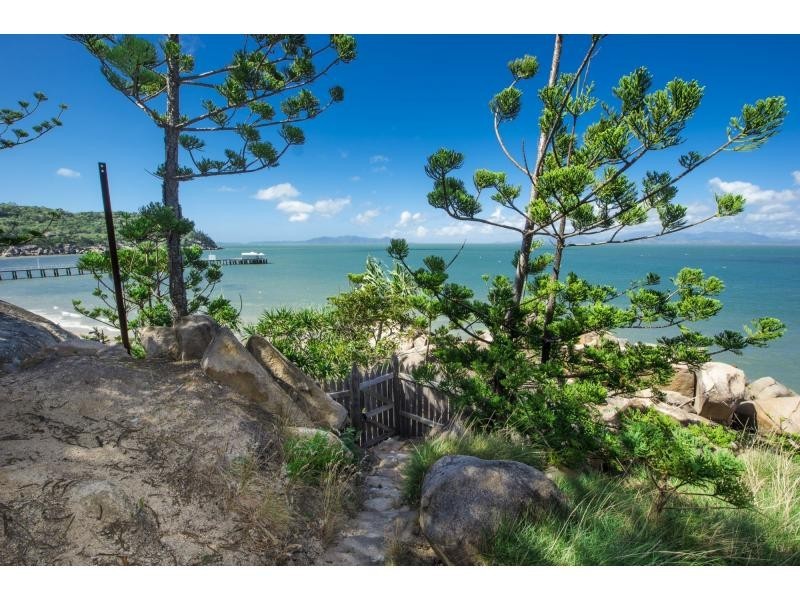 L10 Nobby Headland Picnic Street, Picnic Bay, Magnetic Island QLD 4819