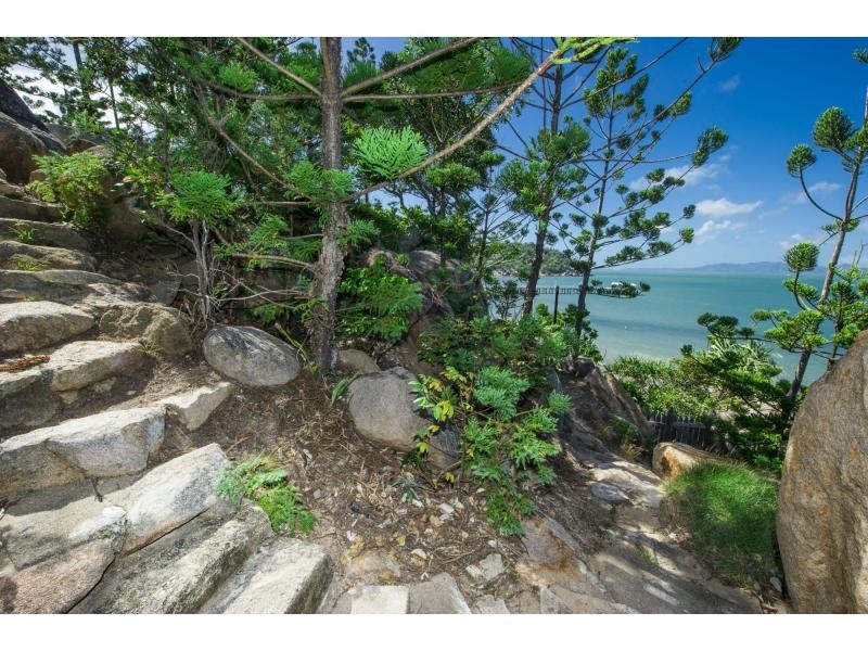 L10 Nobby Headland Picnic Street, Picnic Bay, Magnetic Island QLD 4819