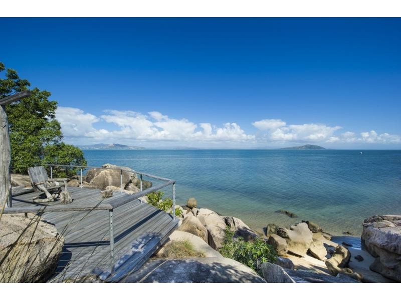 L10 Nobby Headland Picnic Street, Picnic Bay, Magnetic Island QLD 4819