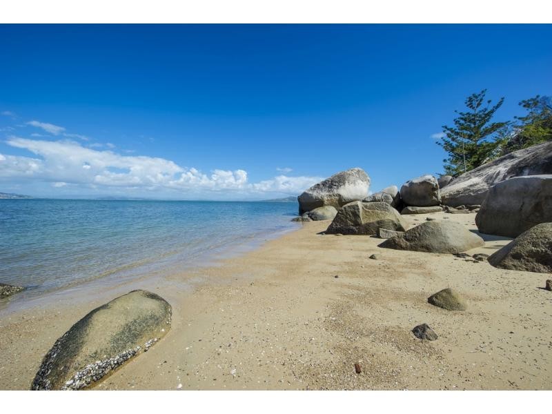 L10 Nobby Headland Picnic Street, Picnic Bay, Magnetic Island QLD 4819