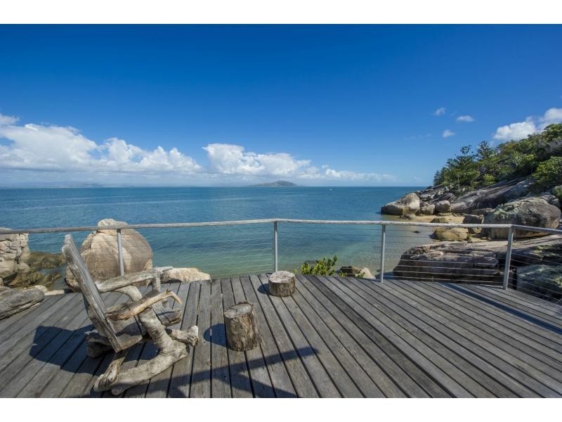 L10 Nobby Headland Picnic Street, Picnic Bay, Magnetic Island QLD 4819