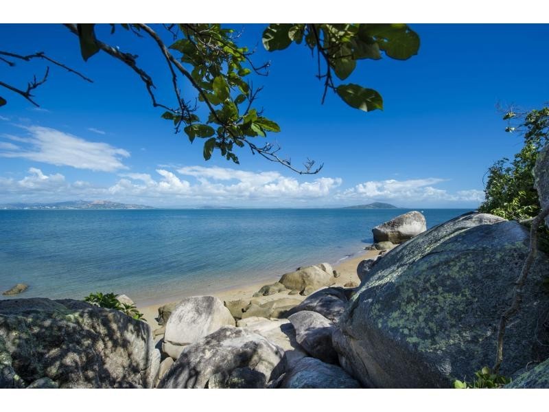 L10 Nobby Headland Picnic Street, Picnic Bay, Magnetic Island QLD 4819