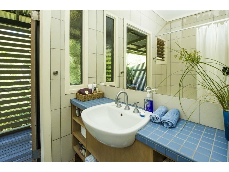 L1 Nobby Headland Picnic Street, Picnic Bay, Magnetic Island QLD 4819