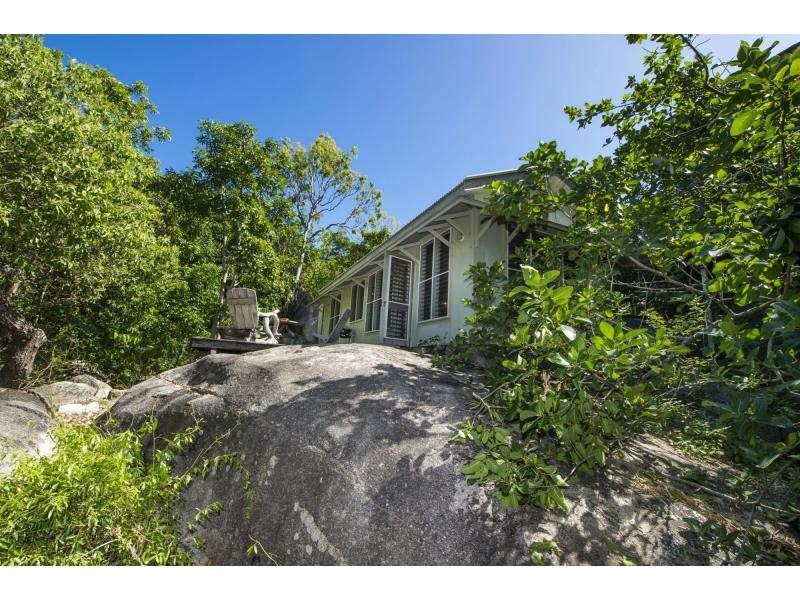 L1 Nobby Headland Picnic Street, Picnic Bay, Magnetic Island QLD 4819