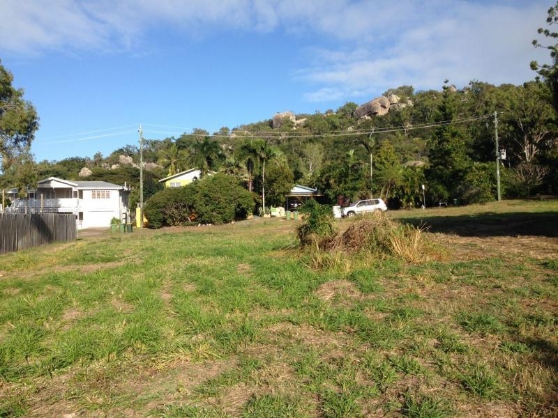 15 Yule Street, Picnic Bay, Magnetic Island QLD 4819
