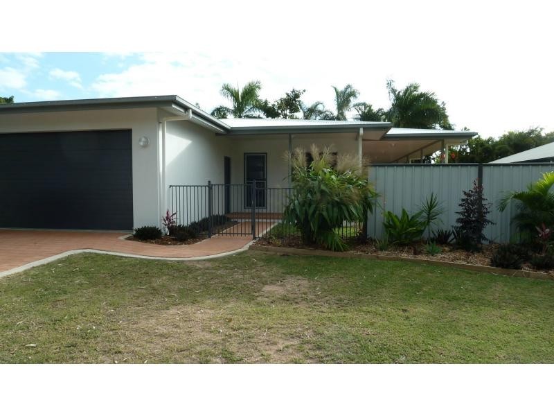 11 Somerset Street, Horseshoe Bay, Magnetic Island QLD 4819
