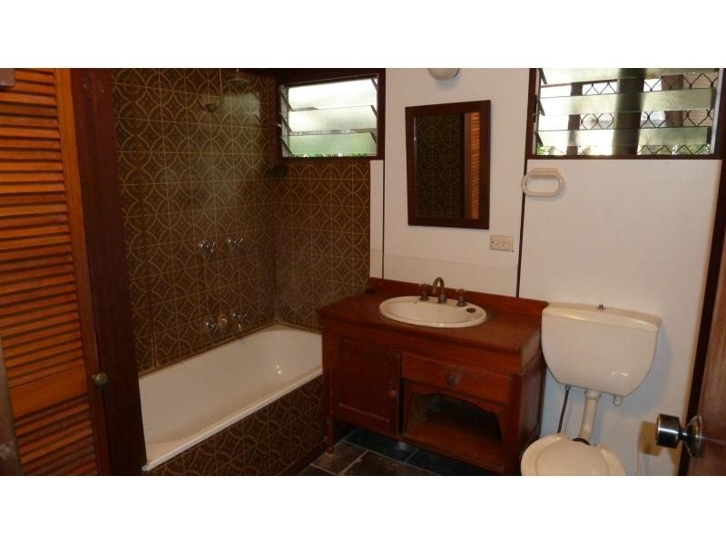 32 McCabe Crescent, Arcadia, Magnetic Island QLD 4819