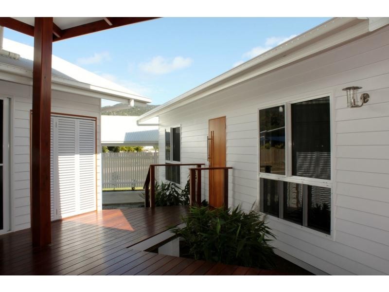 17 Sandals Boulevard, Horseshoe Bay, Magnetic Island QLD 4819
