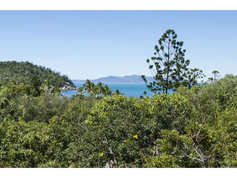 L17 ‘Nobby Headland’, Picnic Street, Picnic Bay, Magnetic Island QLD 4819