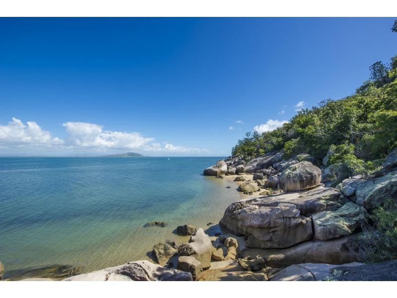 L17 ‘Nobby Headland’, Picnic Street, Picnic Bay, Magnetic Island QLD 4819