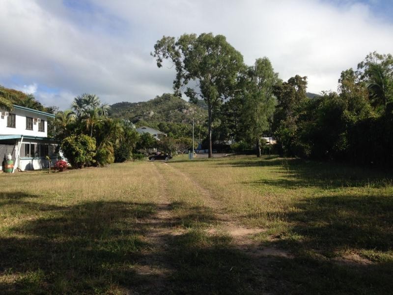 25 Birt Street, Picnic Bay, Magnetic Island QLD 4819