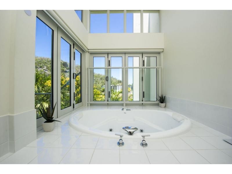 11/1-3 The Cove, Nelly Bay, Magnetic Island QLD 4819