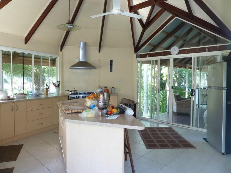 27 Sunglow Avenue, West Point, Magnetic Island QLD 4819