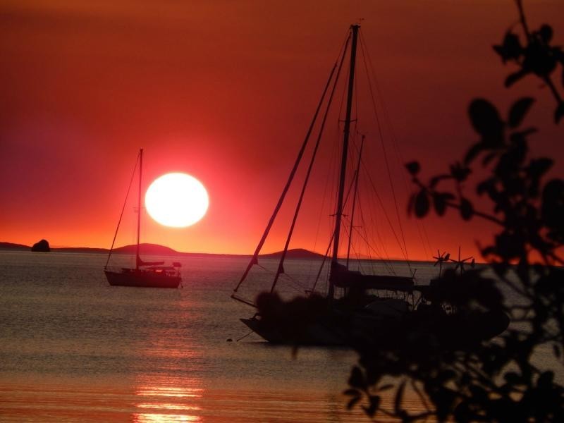 6 Henry Lawson Drive, Horseshoe Bay, Magnetic Island QLD 4819