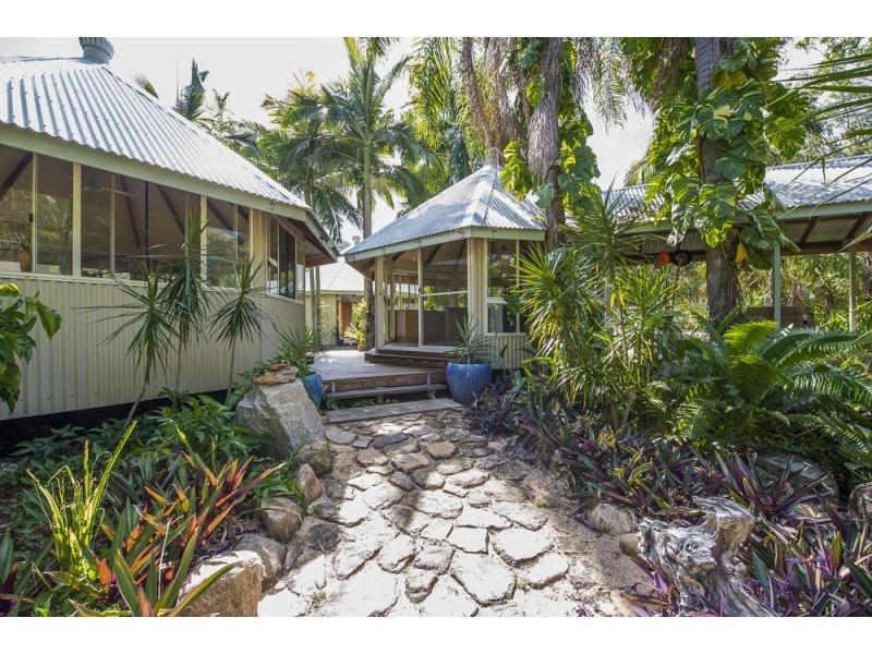 27 Sunglow Avenue, West Point, Magnetic Island QLD 4819