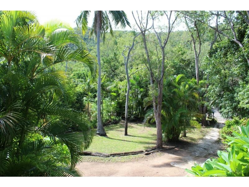 8 Jean Street, Nelly Bay QLD 4819