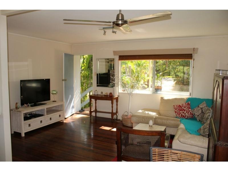 8 Jean Street, Nelly Bay QLD 4819