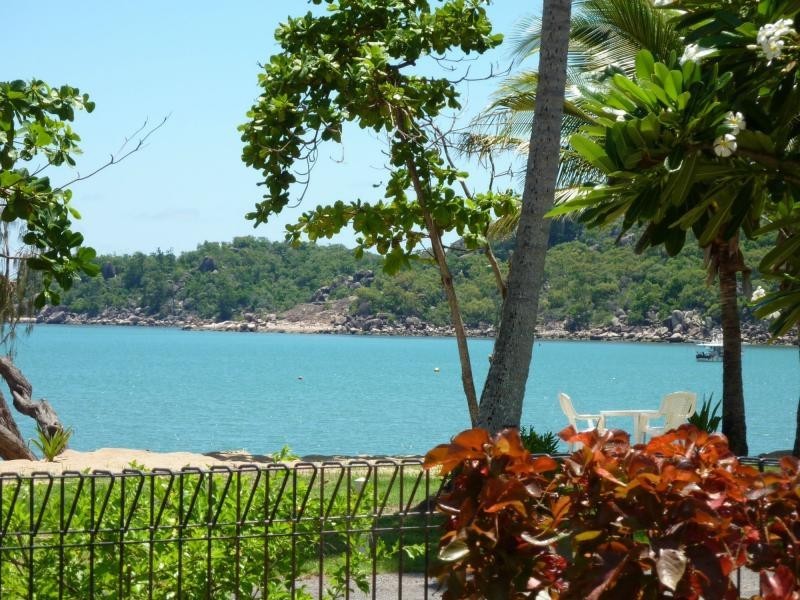 16 Pacific Drive, Horseshoe Bay, Magnetic Island QLD 4819