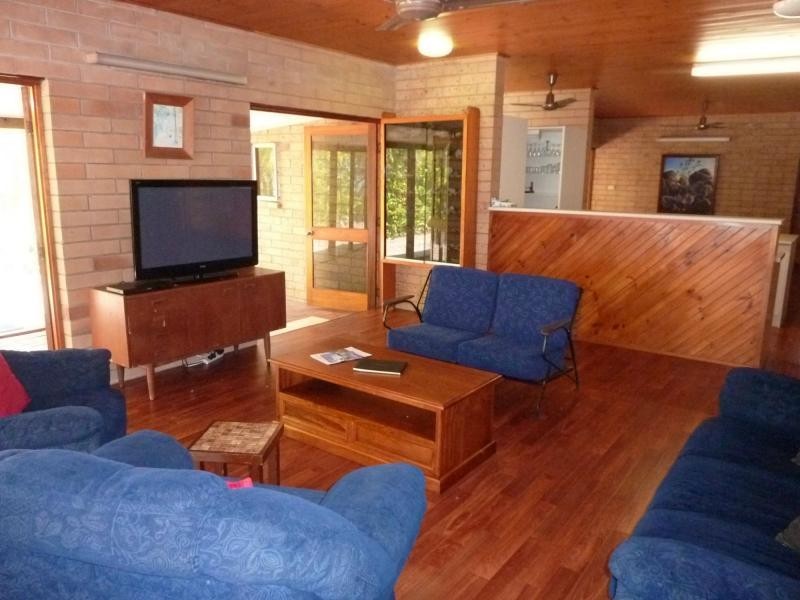 16 Pacific Drive, Horseshoe Bay, Magnetic Island QLD 4819
