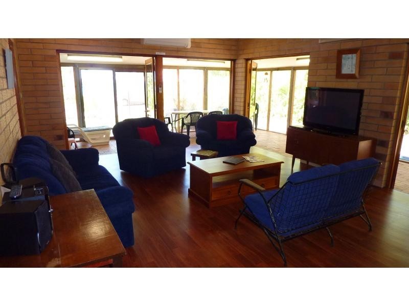 16 Pacific Drive, Horseshoe Bay, Magnetic Island QLD 4819