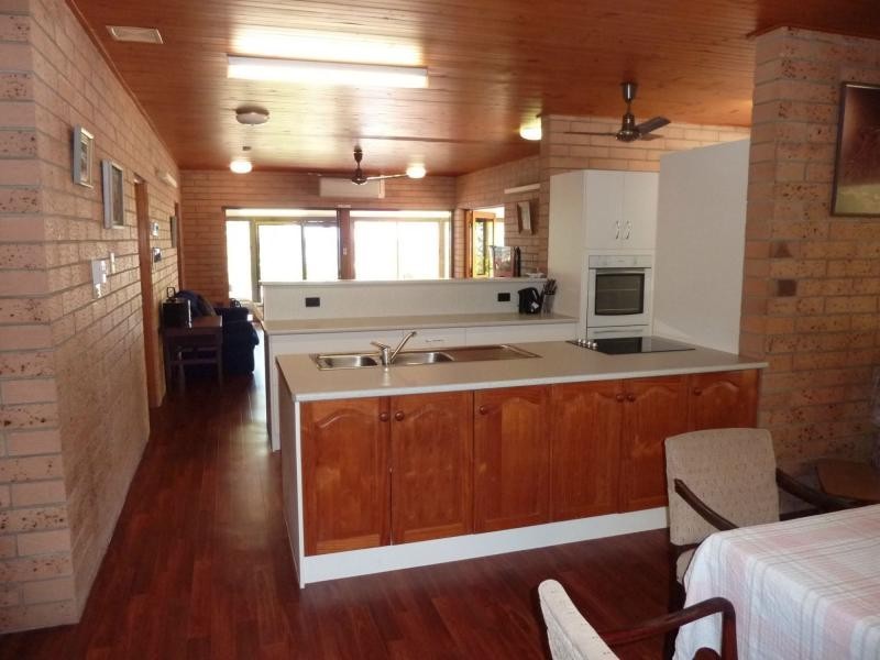 16 Pacific Drive, Horseshoe Bay, Magnetic Island QLD 4819