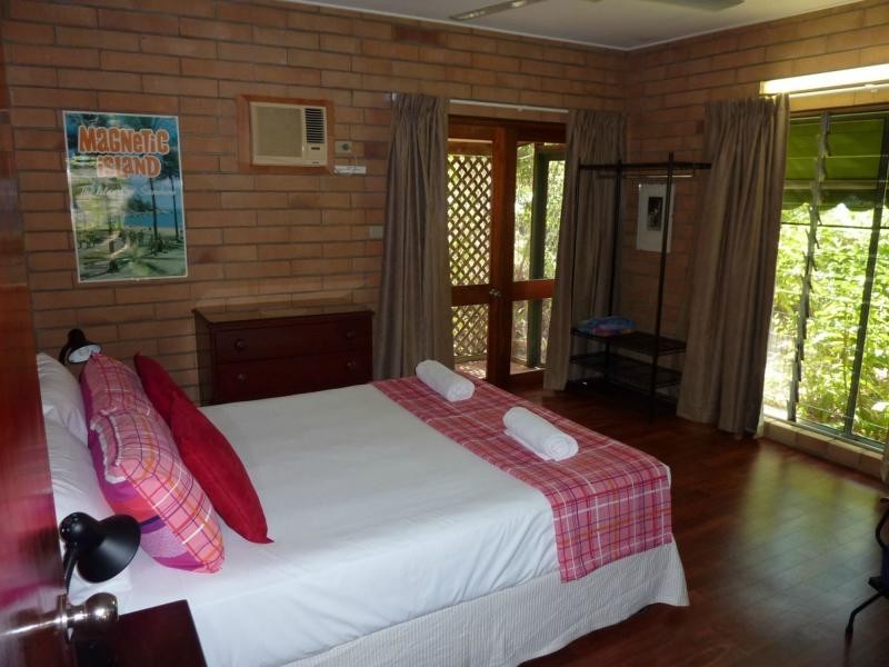16 Pacific Drive, Horseshoe Bay, Magnetic Island QLD 4819