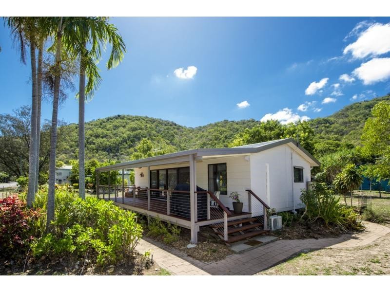 33 Marine Parade, Arcadia, Magnetic Island QLD 4819