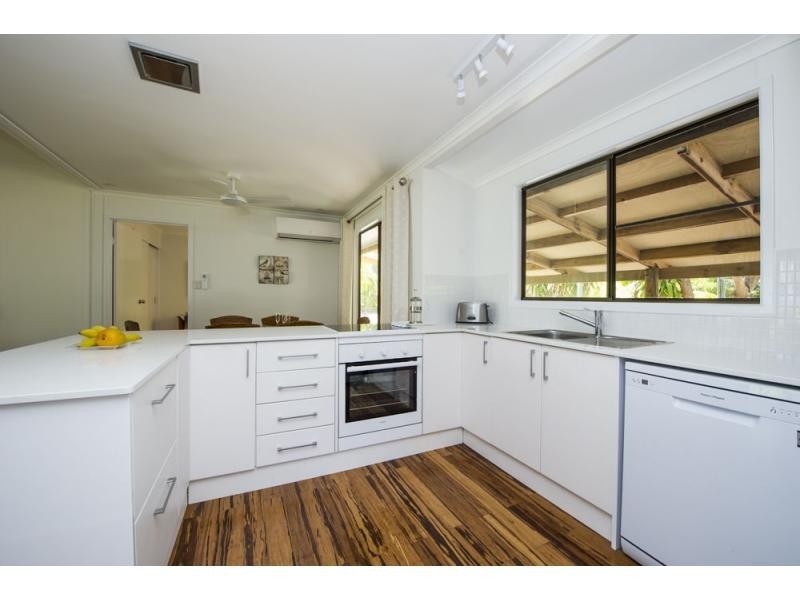 33 Marine Parade, Arcadia, Magnetic Island QLD 4819