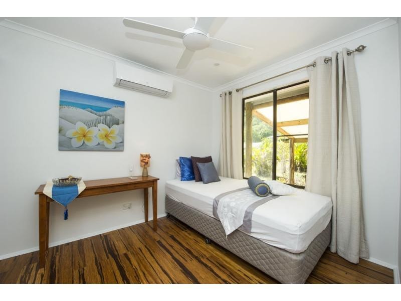 33 Marine Parade, Arcadia, Magnetic Island QLD 4819