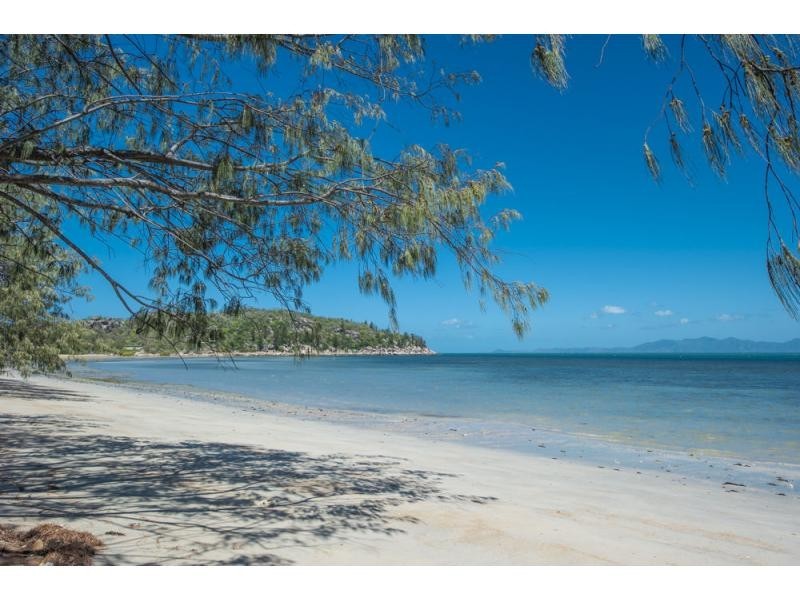 33 Marine Parade, Arcadia, Magnetic Island QLD 4819