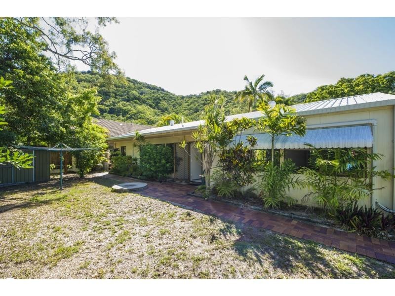 40 McCabe Crescent, Arcadia, Magnetic Island QLD 4819
