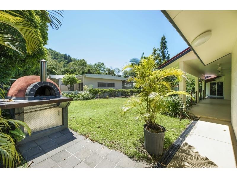 9 Robson Street, Nelly Bay QLD 4819