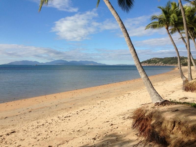 9 Robson Street, Nelly Bay QLD 4819