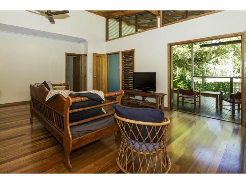 16 Bottiger Street, Nelly Bay, Magnetic Island QLD 4819