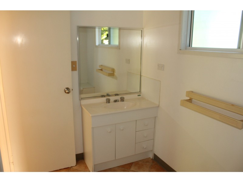 22 Birt Street, Picnic Bay QLD 4819