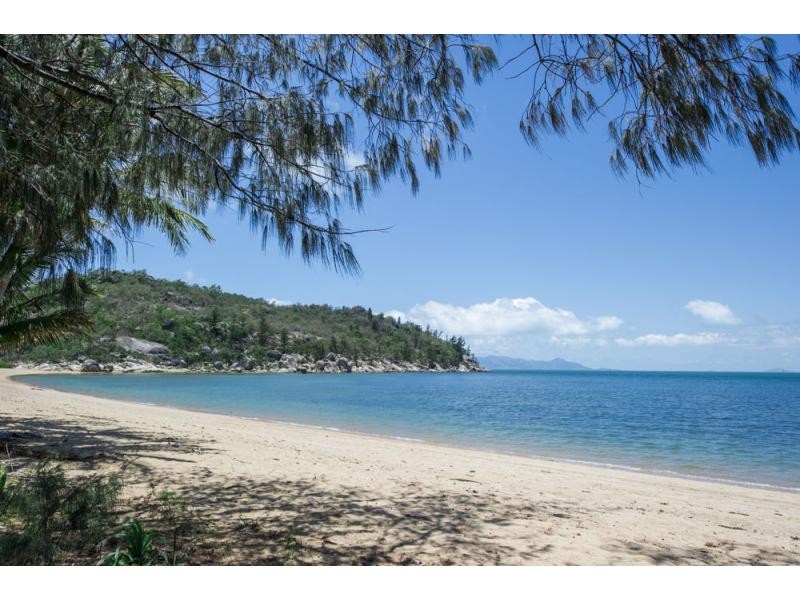 Unit 1/6 Esplanade , Picnic Bay, Magnetic Island QLD 4819