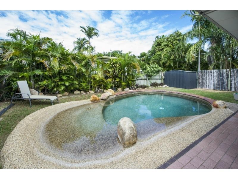 5 Robson Street, Nelly Bay QLD 4819