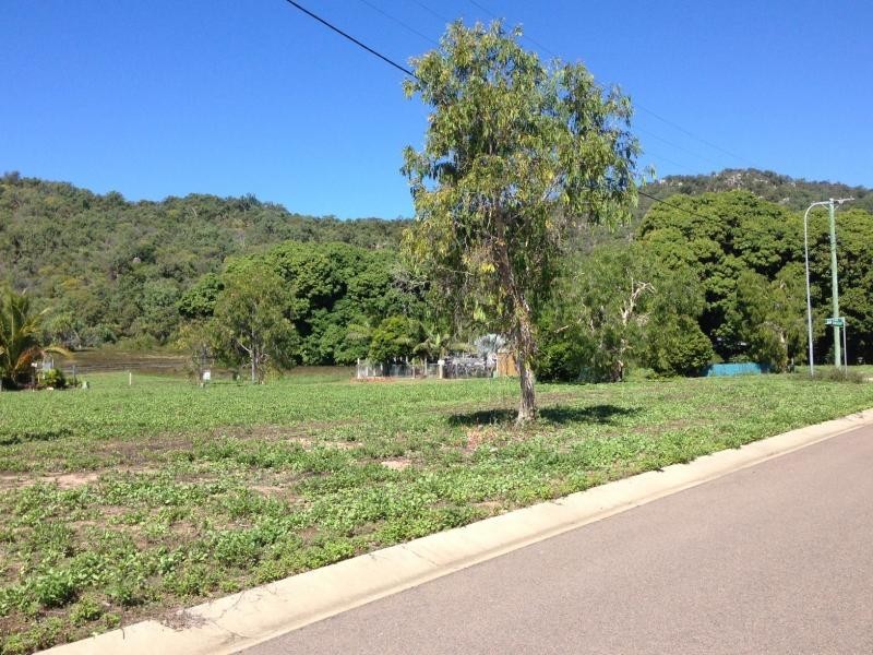 1 Stetan Court, Horseshoe Bay QLD 4819