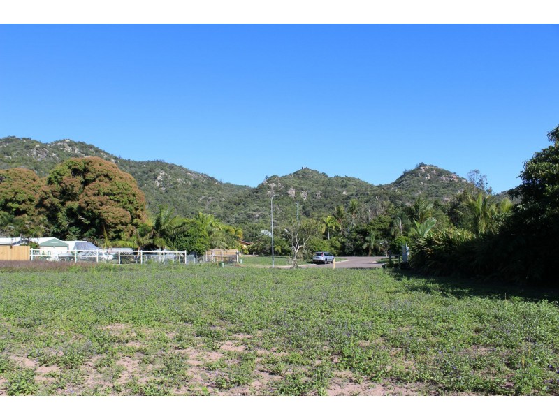 4 Stetan Court, Horseshoe Bay QLD 4819