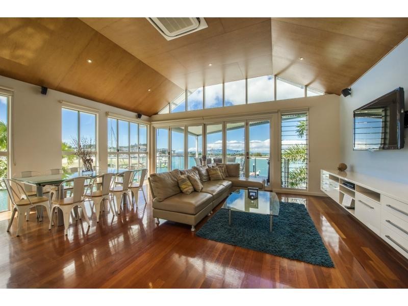 2/6 Terrace Place ‘Water’s Edge’, Nelly Bay QLD 4819