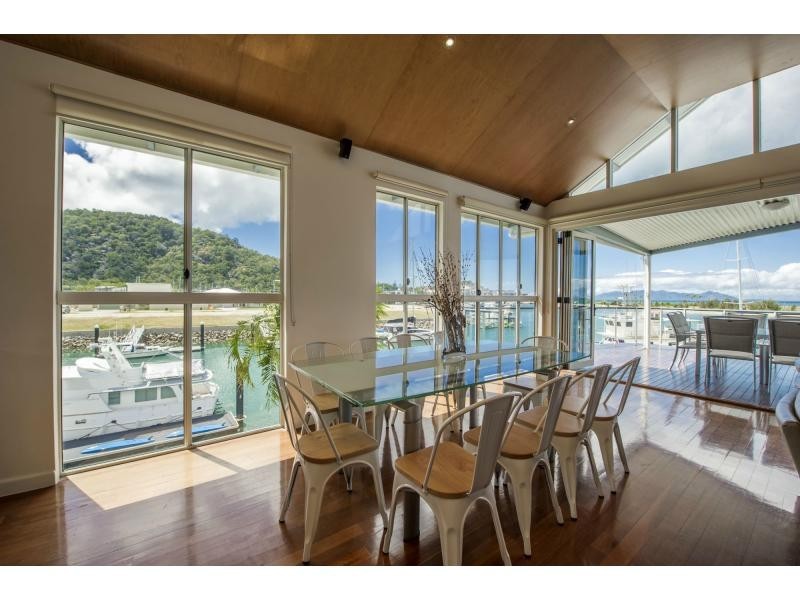 2/6 Terrace Place ‘Water’s Edge’, Nelly Bay QLD 4819