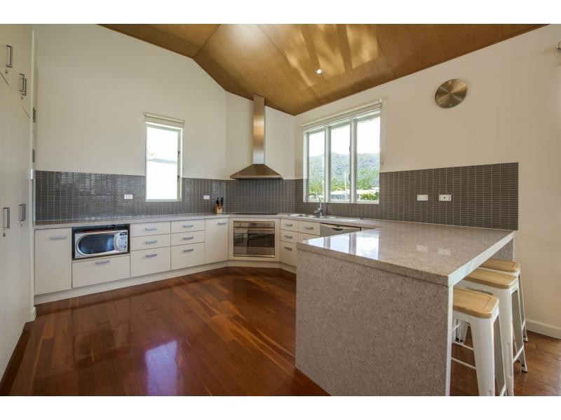 2/6 Terrace Place ‘Water’s Edge’, Nelly Bay QLD 4819