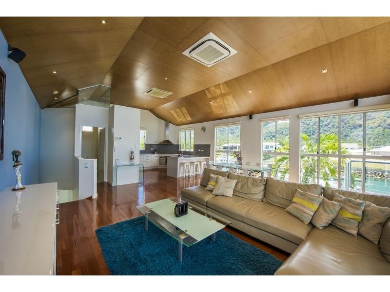 2/6 Terrace Place ‘Water’s Edge’, Nelly Bay QLD 4819