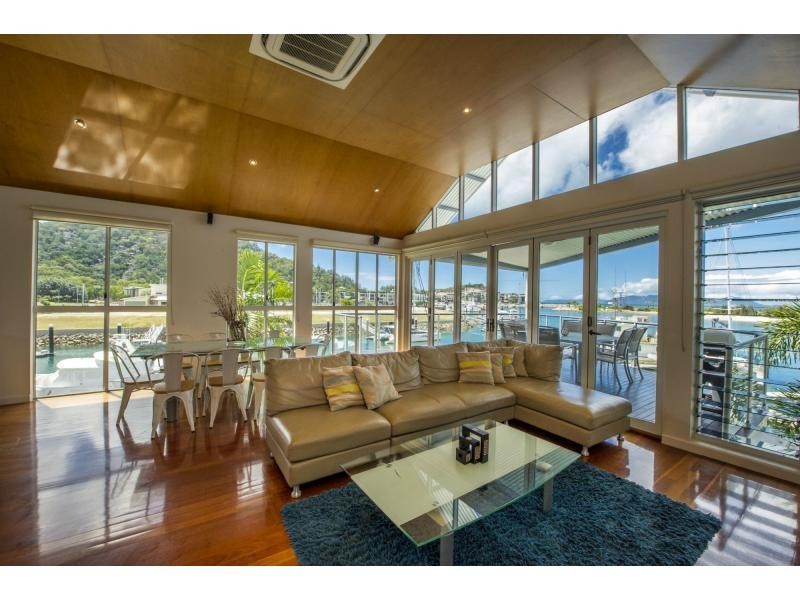 2/6 Terrace Place ‘Water’s Edge’, Nelly Bay QLD 4819