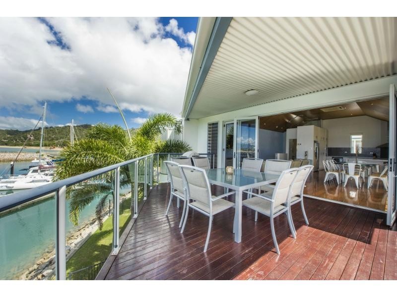 2/6 Terrace Place ‘Water’s Edge’, Nelly Bay QLD 4819