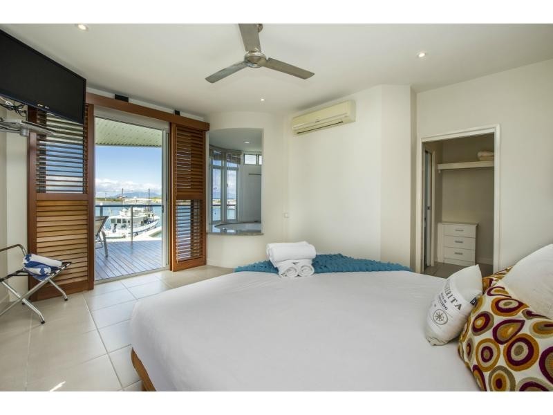 2/6 Terrace Place ‘Water’s Edge’, Nelly Bay QLD 4819