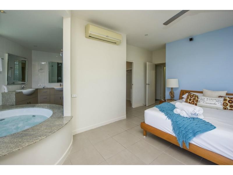 2/6 Terrace Place ‘Water’s Edge’, Nelly Bay QLD 4819