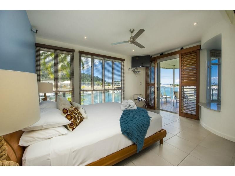 2/6 Terrace Place ‘Water’s Edge’, Nelly Bay QLD 4819