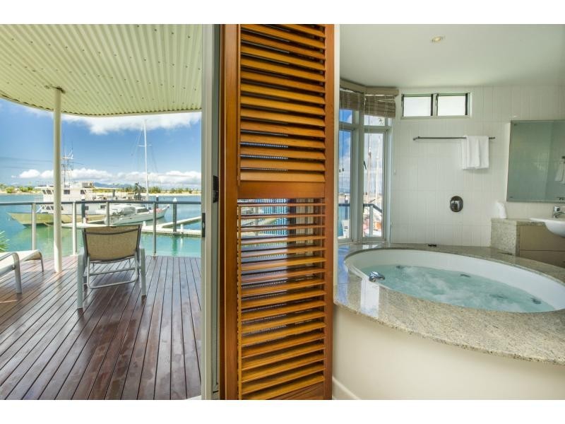 2/6 Terrace Place ‘Water’s Edge’, Nelly Bay QLD 4819
